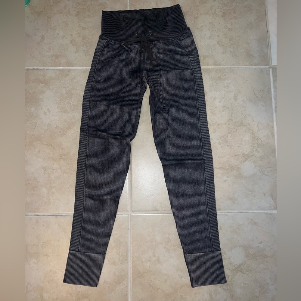 dark grey, thick waist band pink leggings